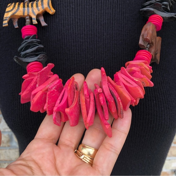 Vintage Chunky Boho Carved Wood African Safari Pink Brown Black Necklace - Picture 4 of 14